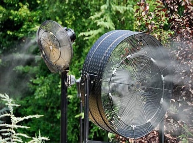 What is the advantage of misting spray fan?