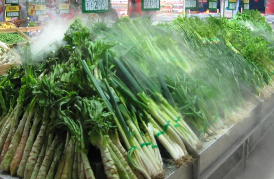 Misting nozzle is used in the supermarket vegetable